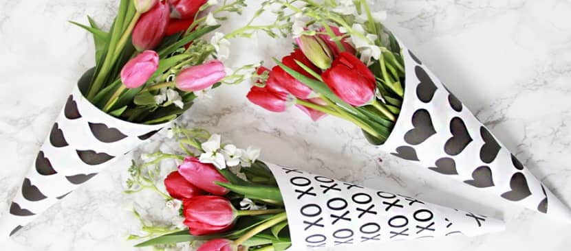 Cách tự làm bó hoa tulip Valentine bằng giấy gói